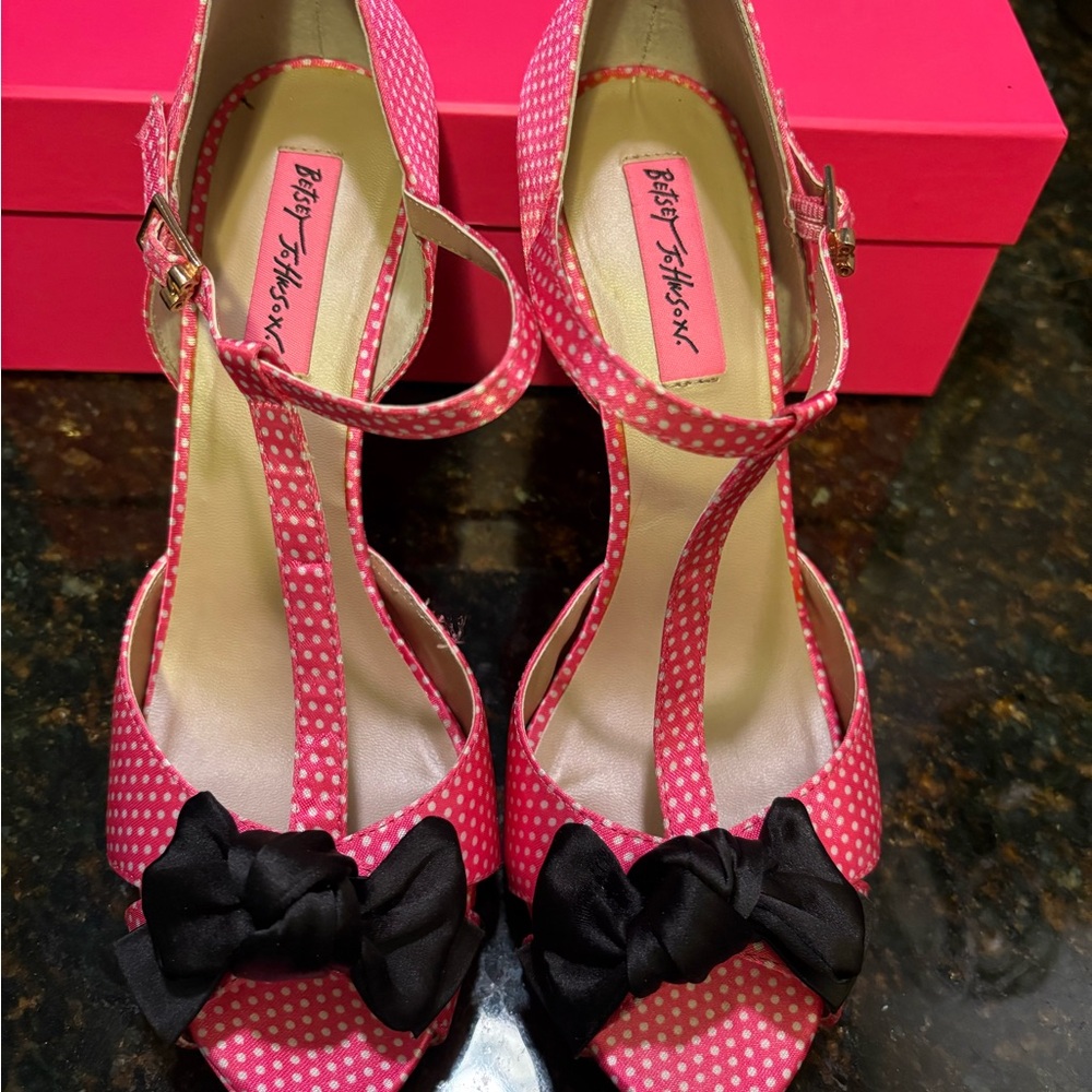 Betsey Johnson Pink Polka Dot Heels with Black Bow - Picture 4 of 11